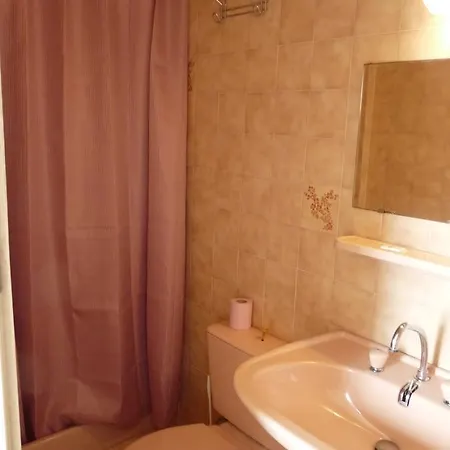 La Fregate Hotel *